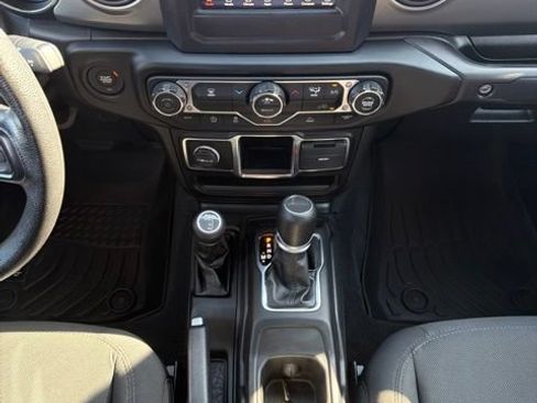 Used 2023 Jeep Gladiator Sport AWD/4WD image 13
