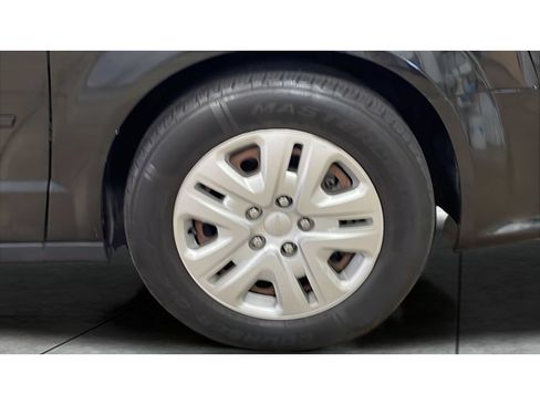 Used 2017 Dodge Grand Caravan SE FWD image 21