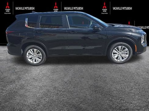 New 2026 Mitsubishi Outlander ES FWD image 3