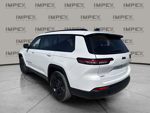 Used 2023 Jeep Grand Cherokee L Laredo image 3