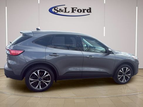Certified 2022 Ford Escape SE w/ SE Sport Appearance Package AWD/4WD image 9