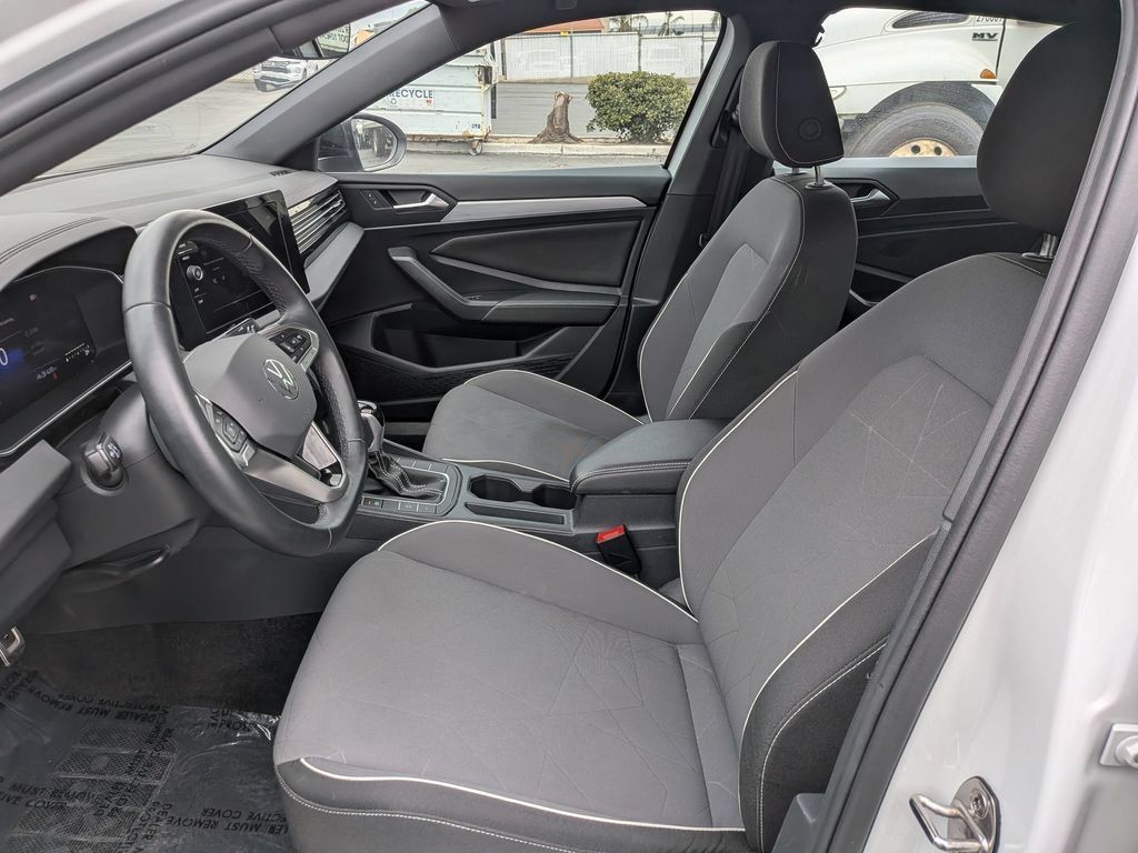 Used 2025 Volkswagen Jetta Sport FWD image 15
