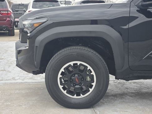 Used 2024 Toyota Tacoma TRD Off-Road image 9