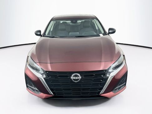 Used 2025 Nissan Altima 2.5 SV FWD image 2