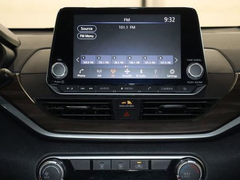 Used 2024 Nissan Altima 2.5 SV FWD image 31