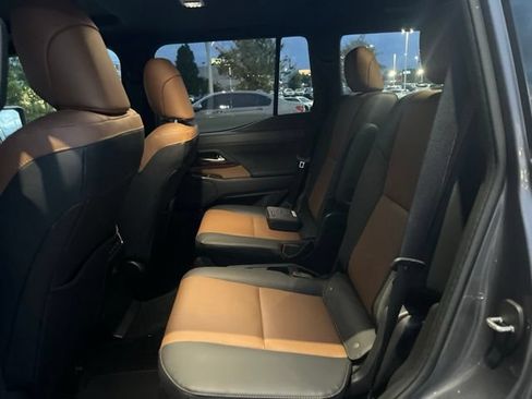 Used 2025 Lexus GX 550 w/ Accessory Package (2T) AWD/4WD image 7