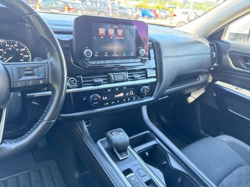 Used 2024 Nissan Pathfinder SV FWD image 22
