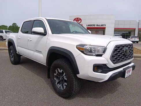 Used 2021 Toyota Tacoma TRD Off-Road w/ Technology Package AWD/4WD image 1