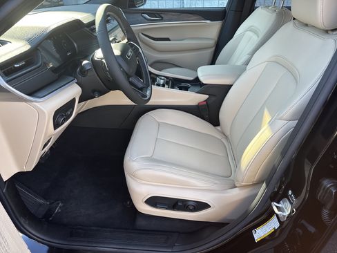 New 2026 Jeep Grand Cherokee Limited w/ Luxury Tech Group II image 11