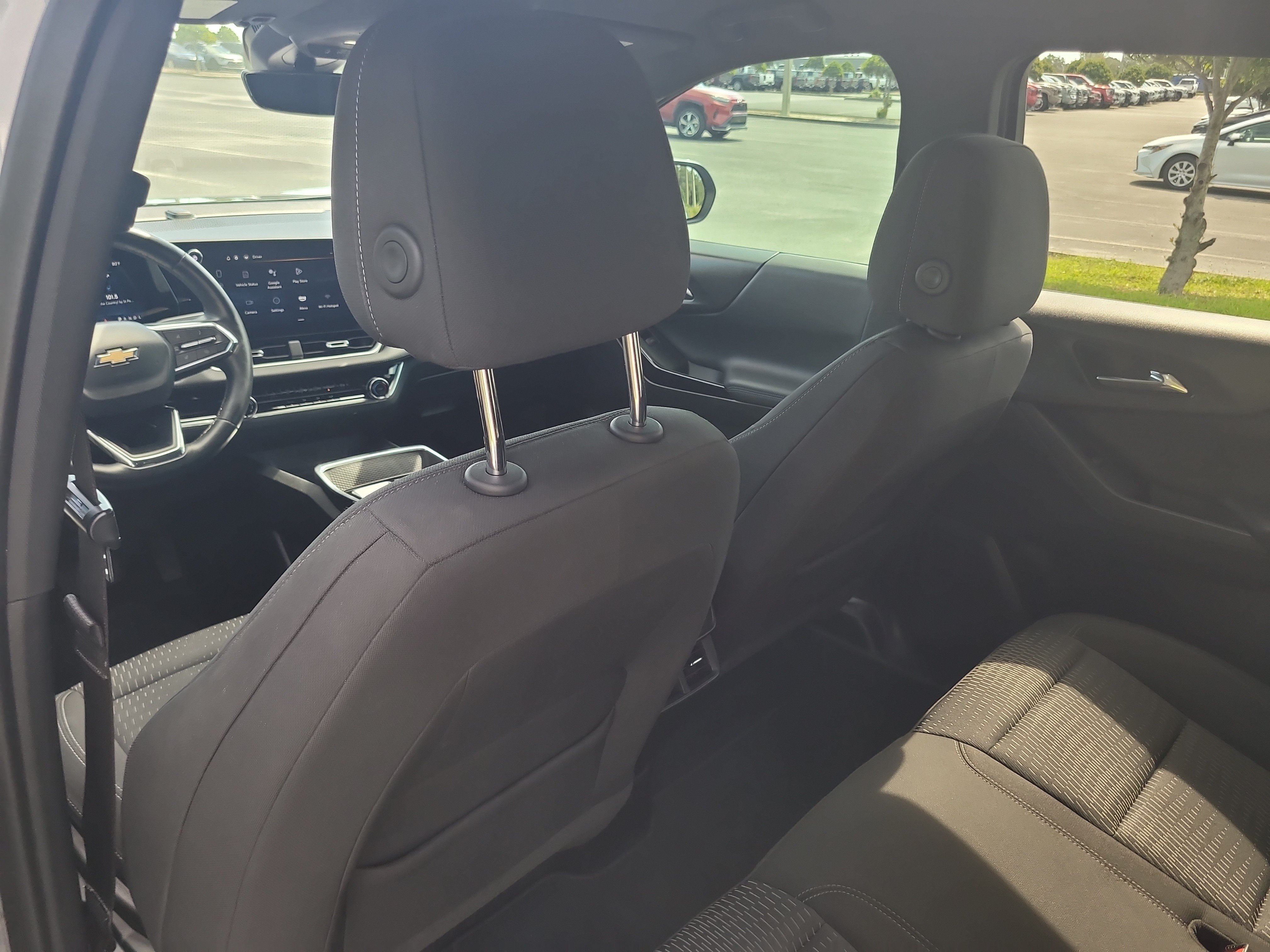 Used 2025 Chevrolet Equinox LT w/ Safety and Technology Package FWD image 14