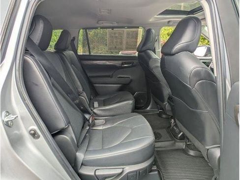 Used 2023 Toyota Highlander Limited AWD/4WD image 82
