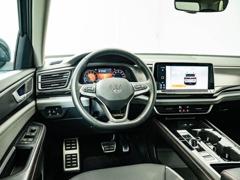 Used 2025 Volkswagen Atlas Peak Edition SE AWD/4WD image 35