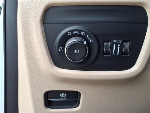 New 2025 Jeep Grand Cherokee L Limited image 22