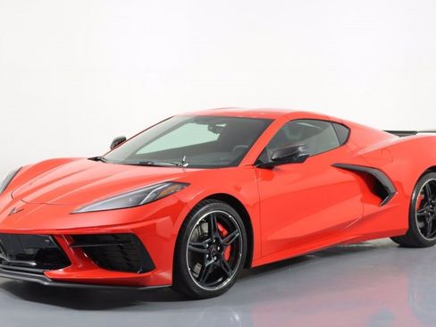 Used 2021 Chevrolet Corvette Stingray Preferred Cpe w/ Z51 Performance Package RWD image 2