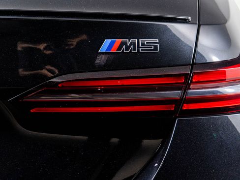 Used 2025 BMW M5 w/ Executive Package image 36