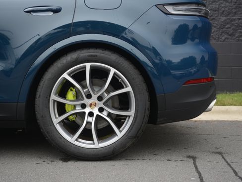 Certified 2025 Porsche Cayenne S AWD/4WD image 42