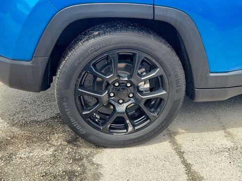 Used 2022 Jeep Compass Latitude FWD image 5