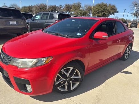 Used 2010 Kia Forte Koup SX image 4