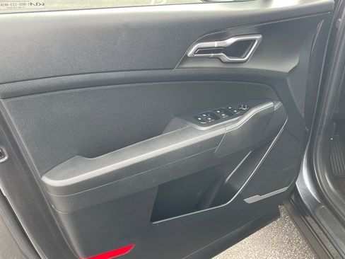 Used 2023 Kia Sportage LX image 14