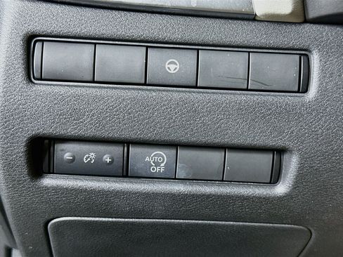 Used 2023 Nissan Rogue SV FWD image 17