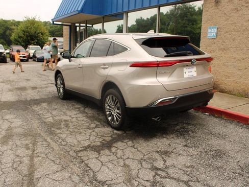 Used 2023 Toyota Venza XLE AWD/4WD image 4