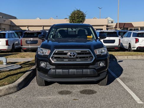Used 2017 Toyota Tacoma SR5 image 2