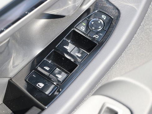 New 2026 BMW 550e xDrive image 27