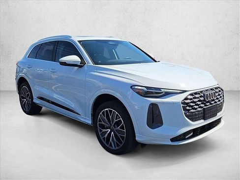 Certified 2025 Audi Q5 Premium Plus w/ Premium Plus image 3