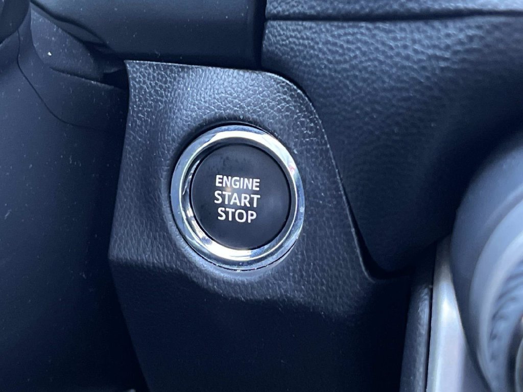 Used 2025 Toyota RAV4 XLE AWD/4WD image 32