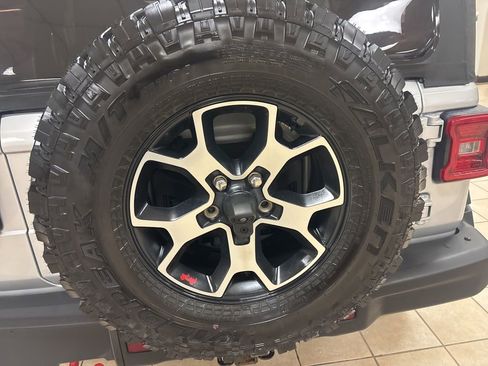 Used 2022 Jeep Wrangler Unlimited Rubicon w/ Steel Bumper Group AWD/4WD image 32