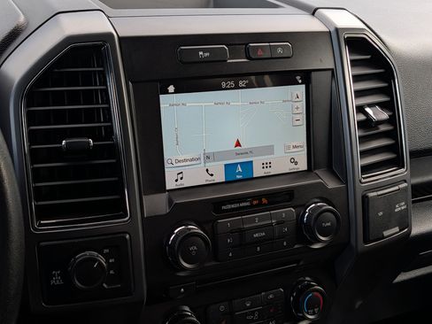 Used 2018 Ford F150 XLT w/ Equipment Group 302A Luxury AWD/4WD image 31