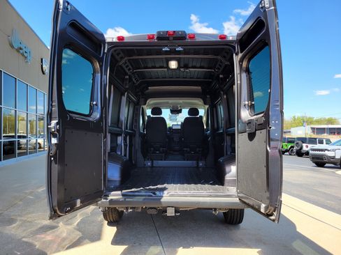 Used 2025 RAM ProMaster 2500 w/ Quick Order Package 22G SLT FWD image 17