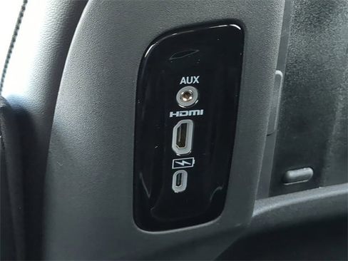 New 2026 Chrysler Pacifica Limited w/ Uconnect Theater Family Group image 20