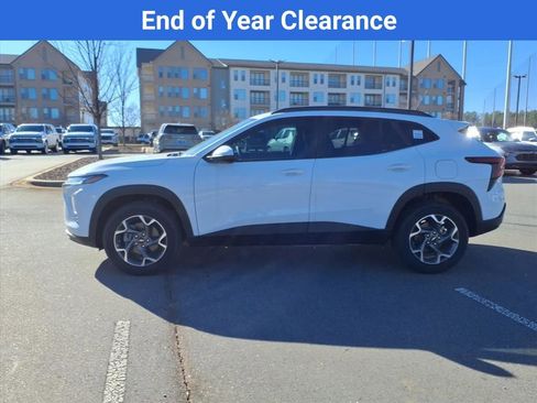 New 2025 Chevrolet Trax LT w/ Driver Confidence Package image 27