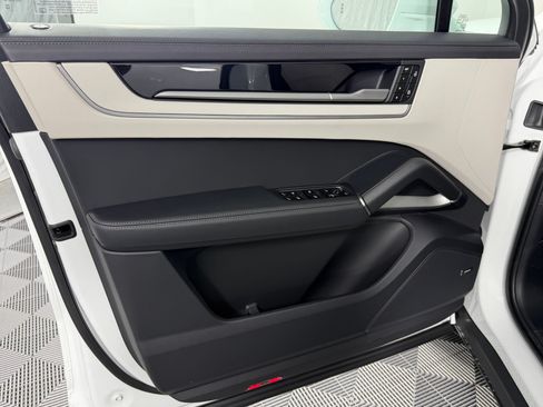 Certified 2026 Porsche Cayenne Coupe AWD/4WD image 14
