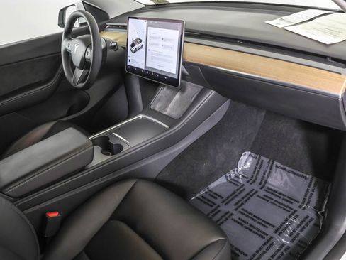 Used 2022 Tesla Model Y Long Range image 42