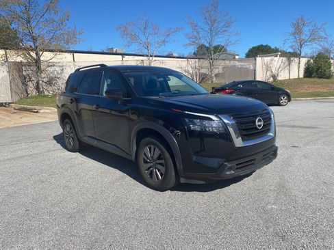 Used 2025 Nissan Pathfinder SV image 8