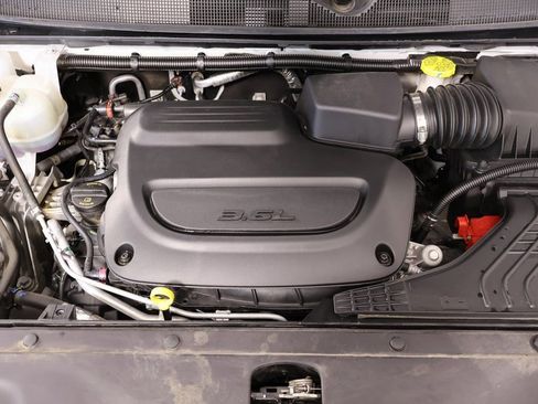 Used 2024 Chrysler Pacifica Touring-L image 19