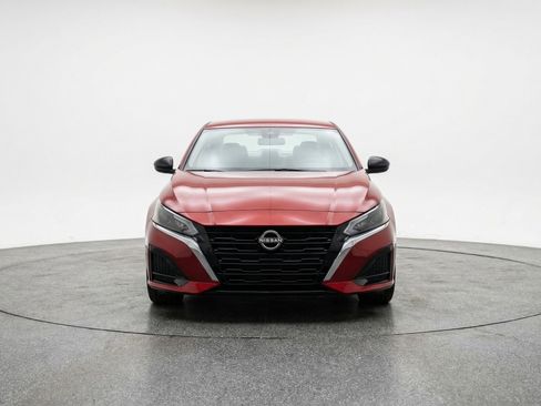 Used 2025 Nissan Altima 2.5 SV image 2