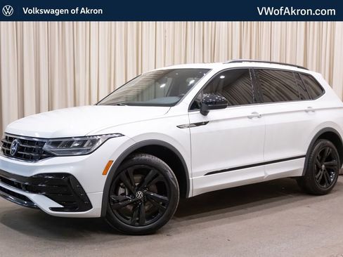 Used 2023 Volkswagen Tiguan SE R-Line image 1