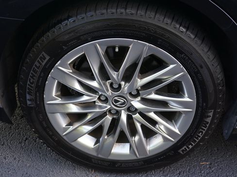 Used 2018 Lexus LS 500 w/ Accessory Package (Z2) RWD image 15