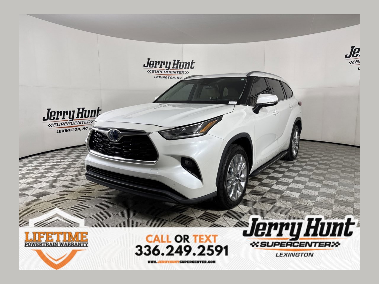 Used 2023 Toyota Highlander Limited FWD image 1