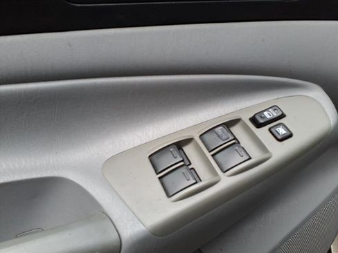 Used 2010 Toyota Tacoma Base V6 image 11