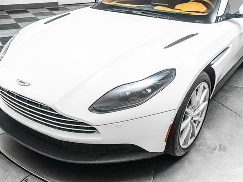 Used 2018 Aston Martin DB11 Coupe RWD image 34
