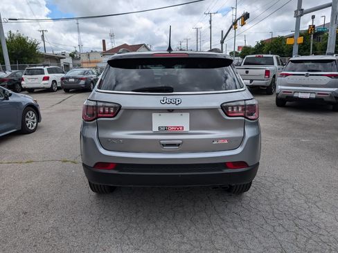 Used 2018 Jeep Compass Limited w/ Navigation Group AWD/4WD image 7