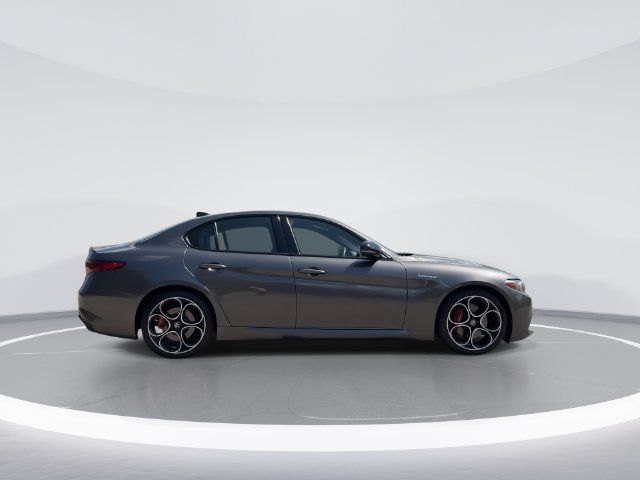 Used 2023 Alfa Romeo Giulia Veloce RWD image 9