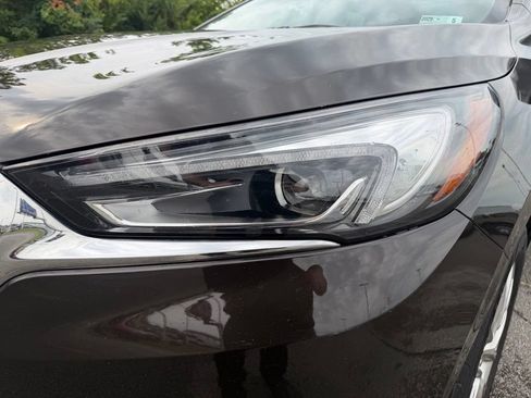Used 2018 Buick Enclave Essence AWD/4WD image 12