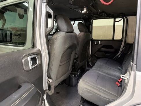 Used 2020 Jeep Wrangler Unlimited Sahara AWD/4WD image 28