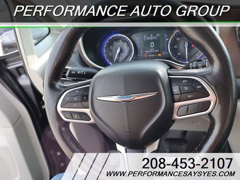 Used 2019 Chrysler Pacifica Touring-L image 20