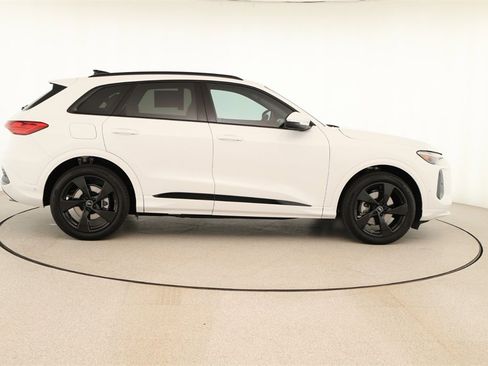 New 2025 Audi Q5 Prestige image 8